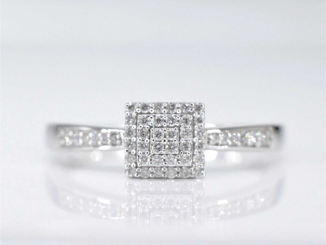 Witgouden entourage ring met diamanten - afbeelding 7 van  8