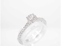 Witgouden entourage ring met diamanten - afbeelding 4 van  6