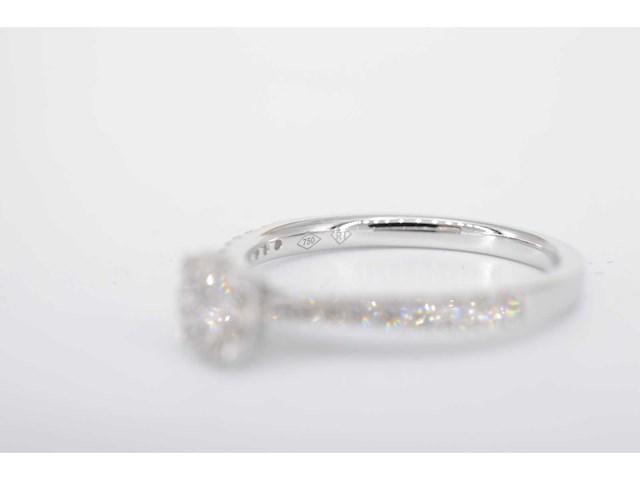 Witgouden entourage ring met diamanten - afbeelding 6 van  6