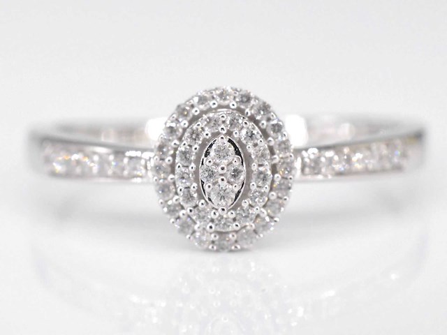 Witgouden entourage ring met diamanten - afbeelding 7 van  7