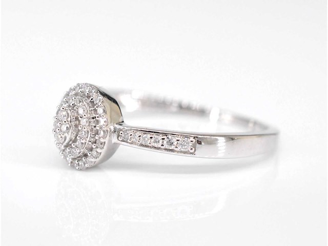 Witgouden entourage ring met diamanten - afbeelding 6 van  7