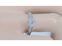 Witgouden entourage ring met diamanten - afbeelding 2 van  5