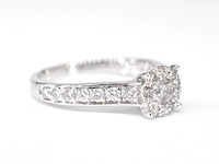 Witgouden entourage ring met diamanten - afbeelding 4 van  5
