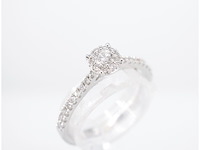 Witgouden entourage ring met diamanten - afbeelding 3 van  7