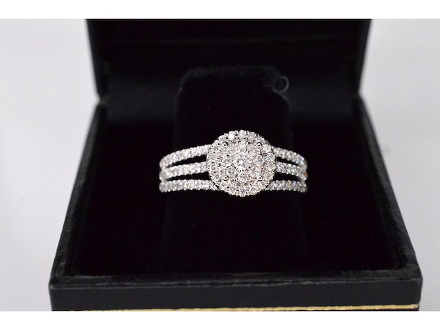 Witgouden entourage ring met diamanten - afbeelding 5 van  9