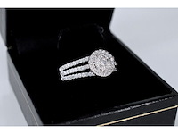 Witgouden entourage ring met diamanten - afbeelding 6 van  9