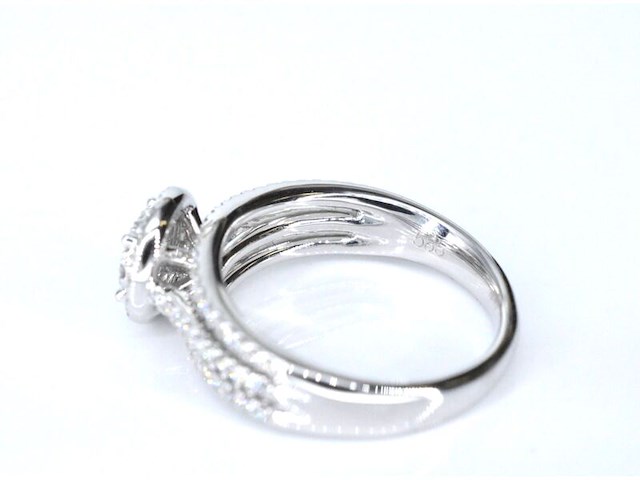 Witgouden entourage ring met diamanten - afbeelding 7 van  9