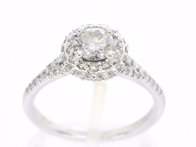 Witgouden entourage ring met diamanten - afbeelding 1 van  11