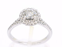 Witgouden entourage ring met diamanten - afbeelding 1 van  11