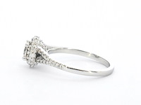 Witgouden entourage ring met diamanten - afbeelding 7 van  11