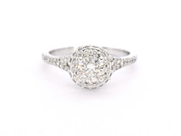 Witgouden entourage ring met diamanten - afbeelding 8 van  11