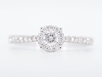 Witgouden entourage ring met diamanten - afbeelding 1 van  7