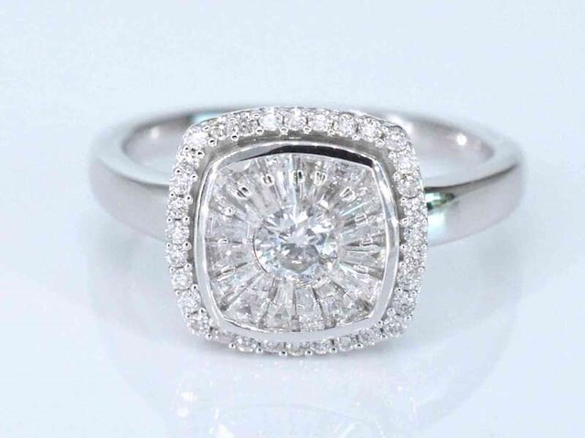 Witgouden entourage ring met diamanten - afbeelding 1 van  3