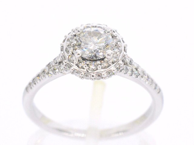 Witgouden entourage ring met diamanten - afbeelding 1 van  11