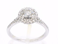 Witgouden entourage ring met diamanten