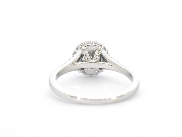 Witgouden entourage ring met diamanten - afbeelding 9 van  11
