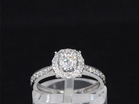 Witgouden entourage ring met diamanten