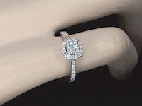 Witgouden entourage ring met diamanten - afbeelding 4 van  11