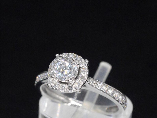 Witgouden entourage ring met diamanten - afbeelding 5 van  11