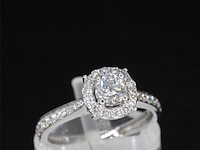 Witgouden entourage ring met diamanten - afbeelding 6 van  11