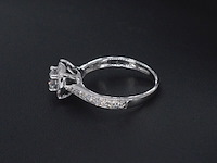 Witgouden entourage ring met diamanten - afbeelding 7 van  11