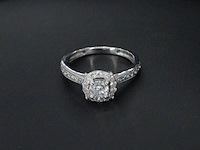 Witgouden entourage ring met diamanten - afbeelding 8 van  11
