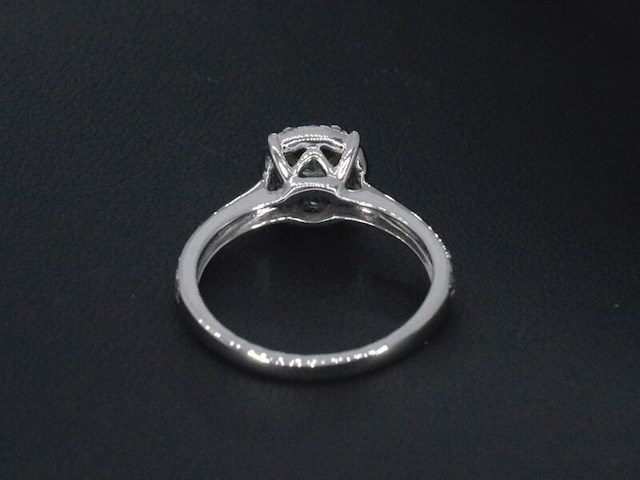 Witgouden entourage ring met diamanten - afbeelding 9 van  11