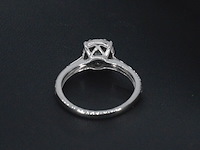 Witgouden entourage ring met diamanten - afbeelding 9 van  11