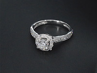 Witgouden entourage ring met diamanten - afbeelding 10 van  11