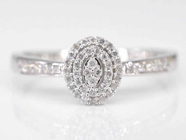 Witgouden entourage ring met diamanten - afbeelding 1 van  8