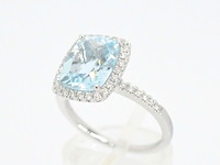 Witgouden entourage ring met een bijzondere aquamarijn - afbeelding 4 van  10