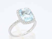 Witgouden entourage ring met een bijzondere aquamarijn - afbeelding 5 van  10