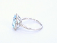 Witgouden entourage ring met een bijzondere aquamarijn - afbeelding 6 van  10