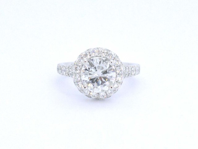 Witgouden entourage ring met een briljant geslepen diamant 2.00 carat - afbeelding 8 van  11