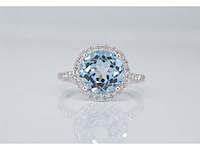 Witgouden entourage ring met een natuurlijke geslepen topaas - afbeelding 3 van  7