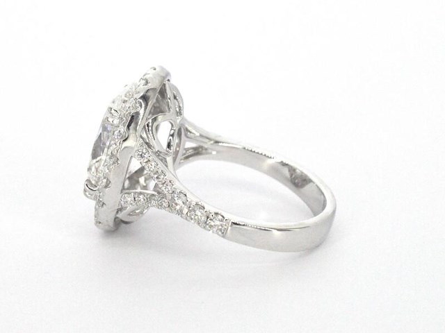 Witgouden entourage ring met een ovaal van 5.00 carat - afbeelding 5 van  10