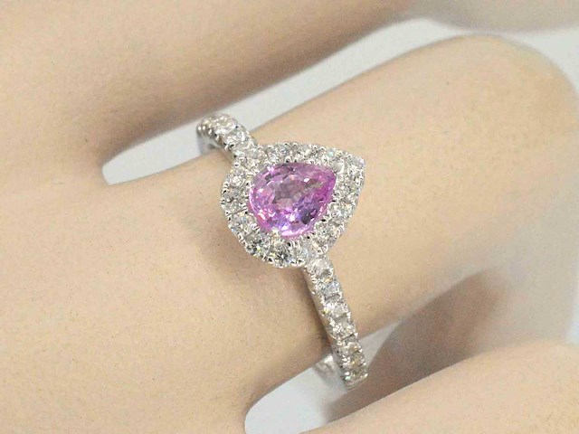 Witgouden entourage ring met een roze saffier - afbeelding 2 van  8