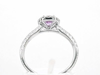 Witgouden entourage ring met een roze saffier - afbeelding 6 van  8