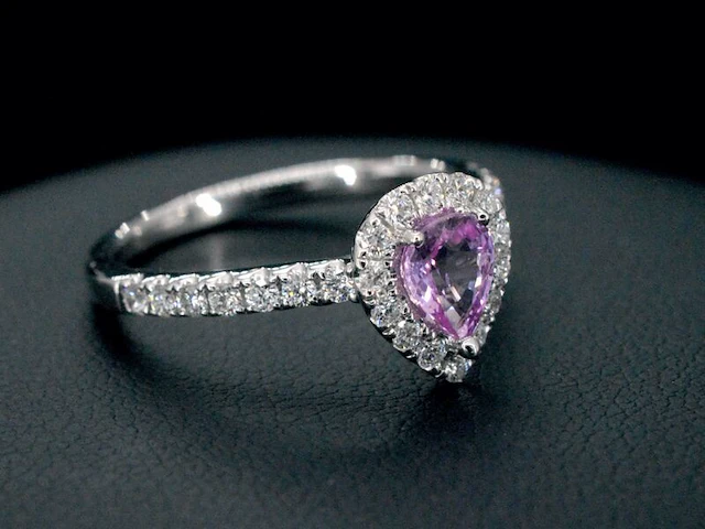 Witgouden entourage ring met een roze saffier - afbeelding 1 van  7