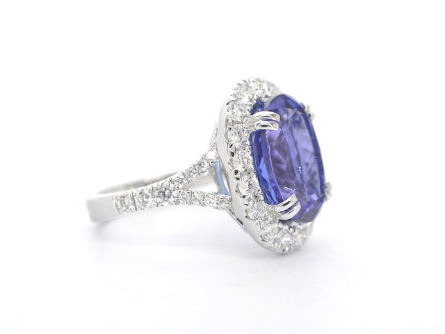 Witgouden entourage ring met een tanzaniet van 7.00 carat - afbeelding 8 van  13