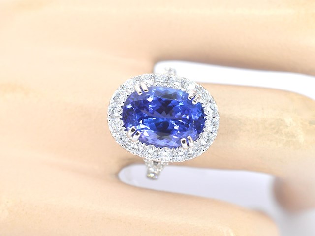 Witgouden entourage ring met een tanzaniet van 7.00 carat - afbeelding 6 van  13