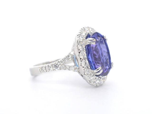 Witgouden entourage ring met een tanzaniet van 7.00 carat - afbeelding 8 van  13
