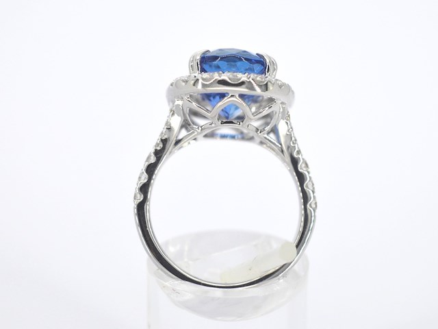 Witgouden entourage ring met een tanzaniet van 7.00 carat - afbeelding 13 van  13