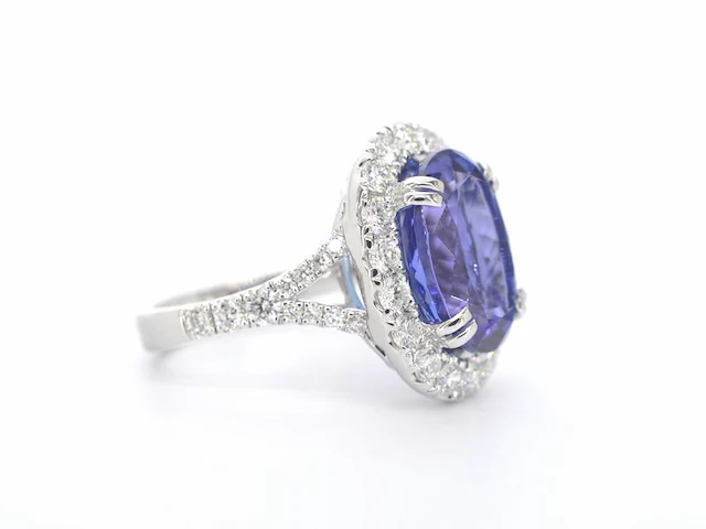 Witgouden entourage ring met een tanzaniet van 7.00 carat - afbeelding 8 van  13