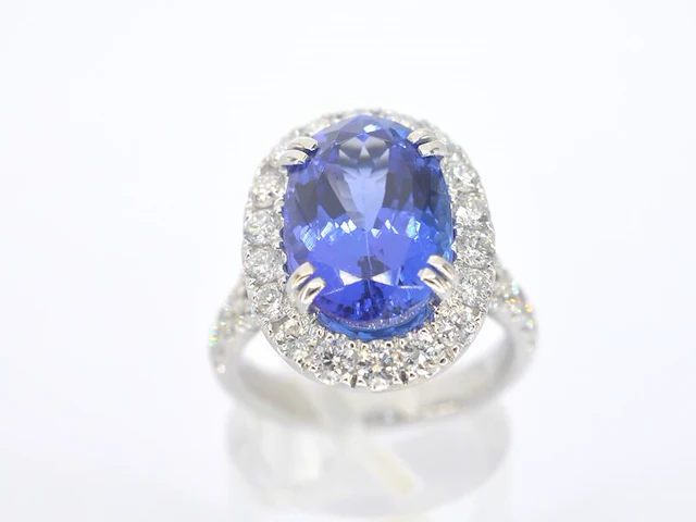 Witgouden entourage ring met een tanzaniet van 7.00 carat - afbeelding 12 van  13
