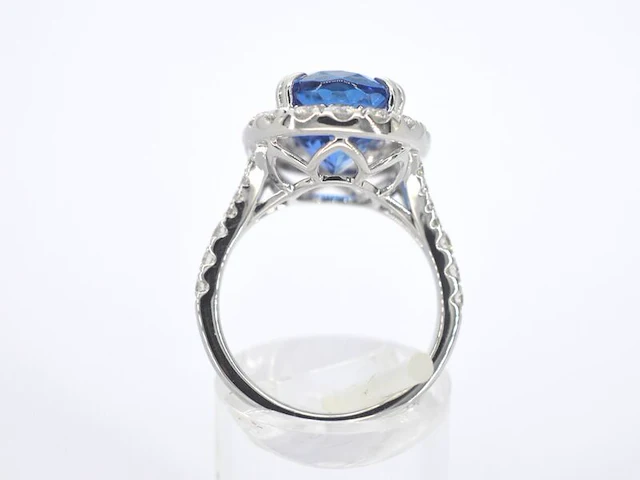 Witgouden entourage ring met een tanzaniet van 7.00 carat - afbeelding 13 van  13