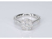 Witgouden entourage ring met grote briljant geslepen diamanten - afbeelding 1 van  6