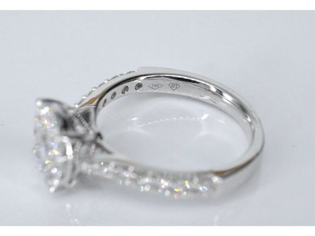 Witgouden entourage ring met grote briljant geslepen diamanten - afbeelding 5 van  5
