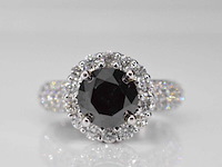 Witgouden entourage ring met grote diamanten en een zwarte diamant - afbeelding 1 van  8