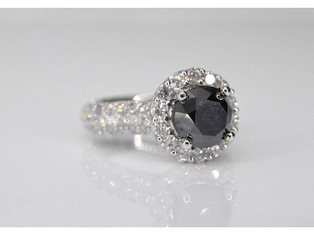 Witgouden entourage ring met grote diamanten en een zwarte diamant - afbeelding 3 van  8